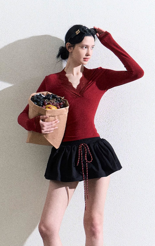 Slim Fit Lace-Trimmed V-Neck Inner Top