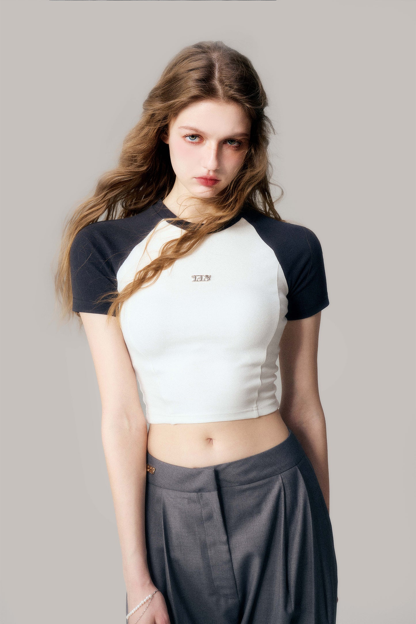 Cropped Raglan Cotton T-Shirt With Charm