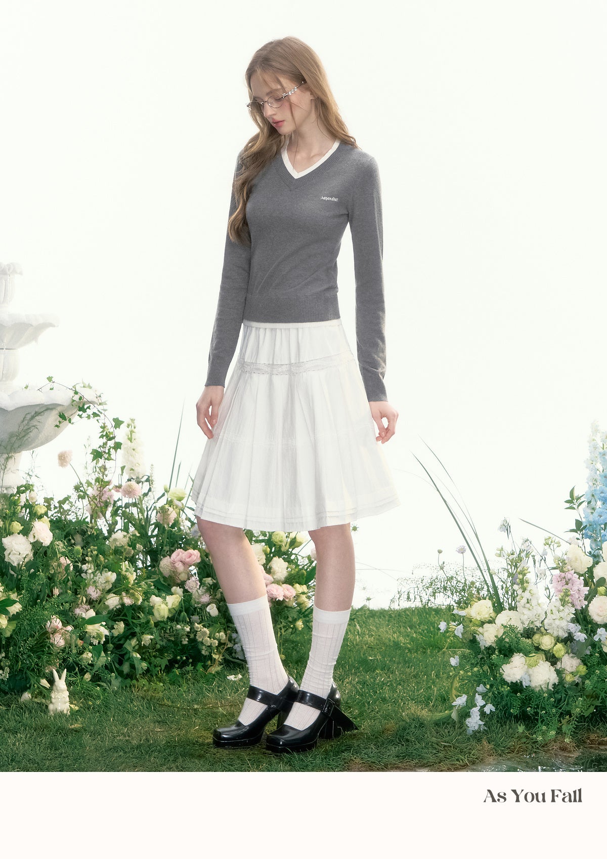 Contrast Detail V-Neck Cotton Blend Knit Sweater