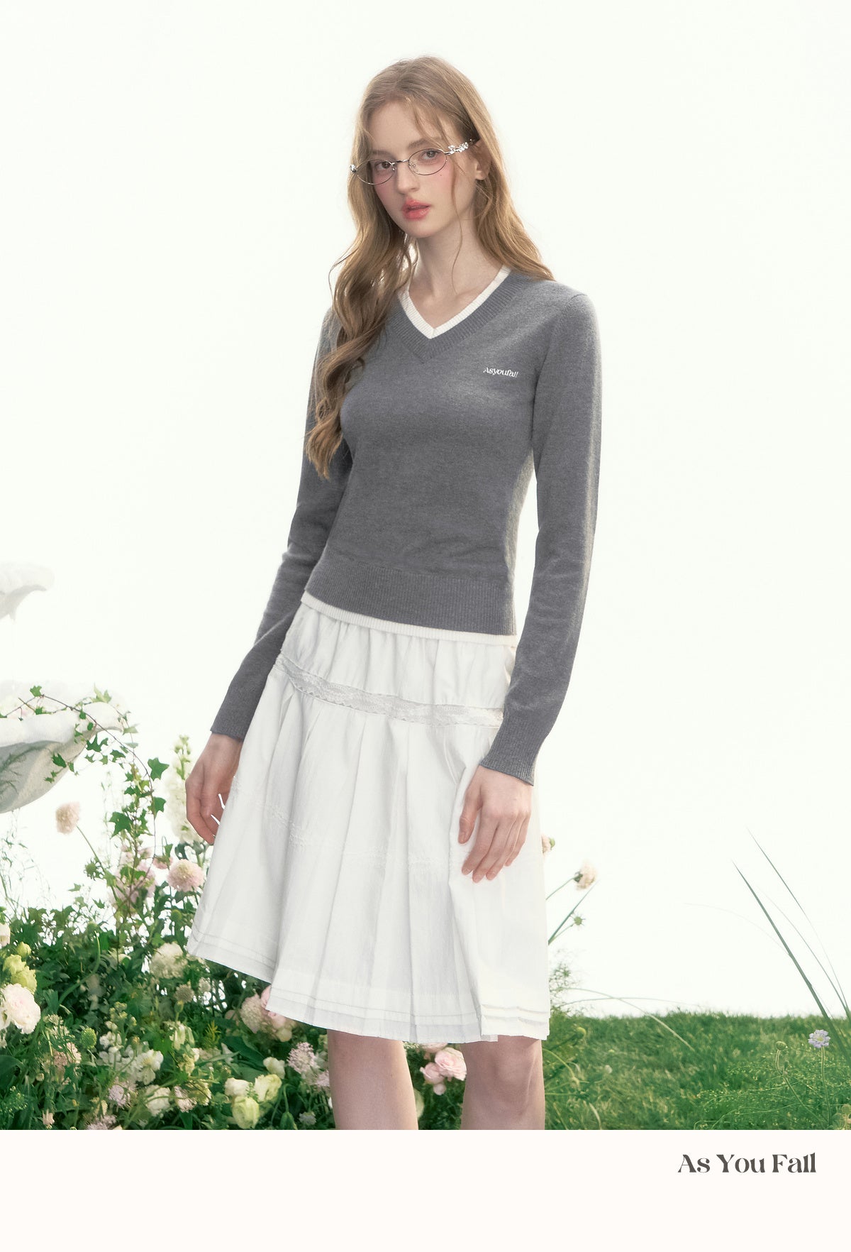 Contrast Detail V-Neck Cotton Blend Knit Sweater