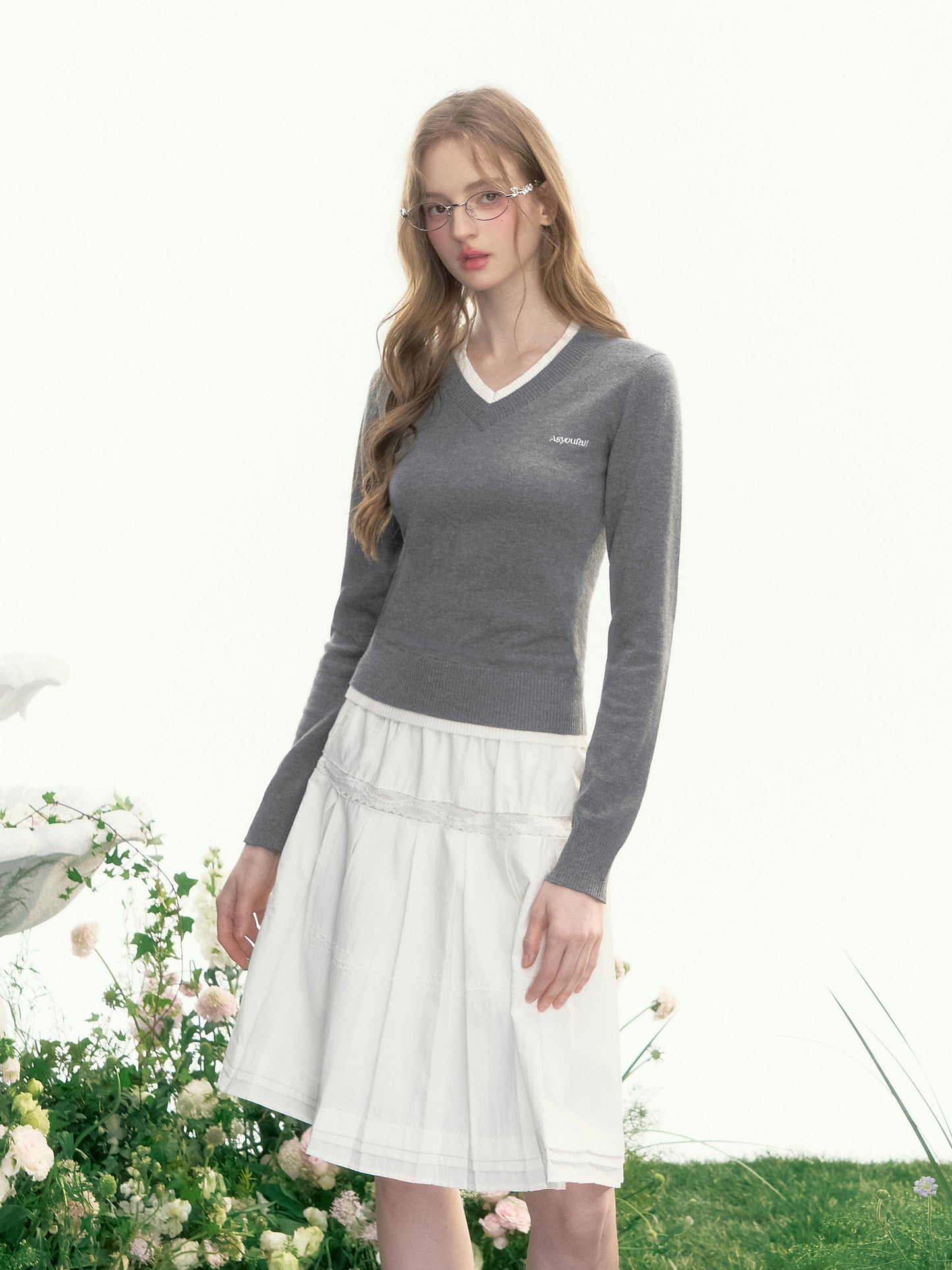 Contrast Detail V-Neck Cotton Blend Knit Sweater
