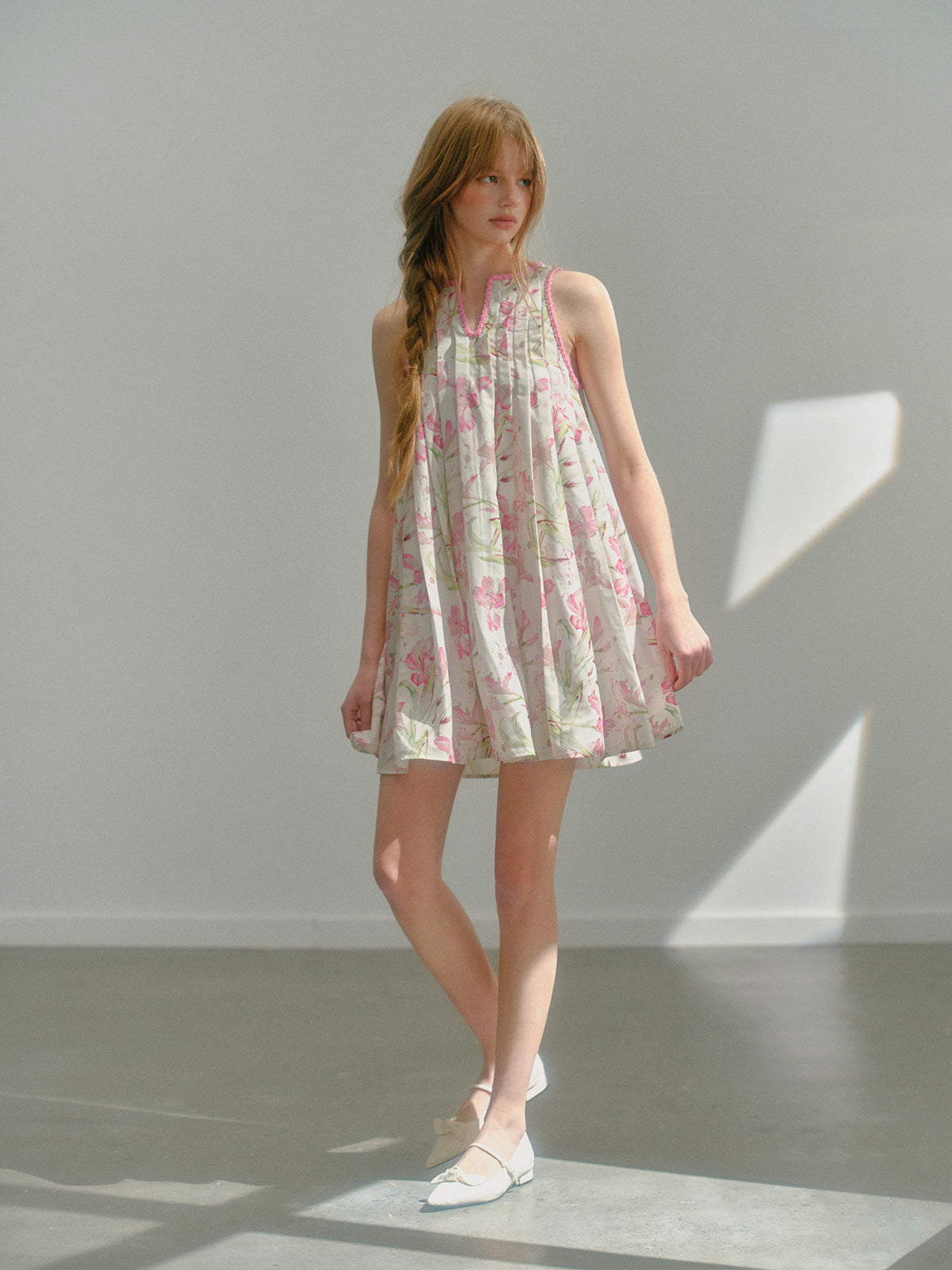 Lily Print Sleeveless Pleated A-Line Short Dress