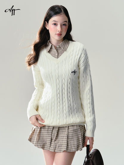 Soft Embroidery V-Neck Cable Knit Sweater