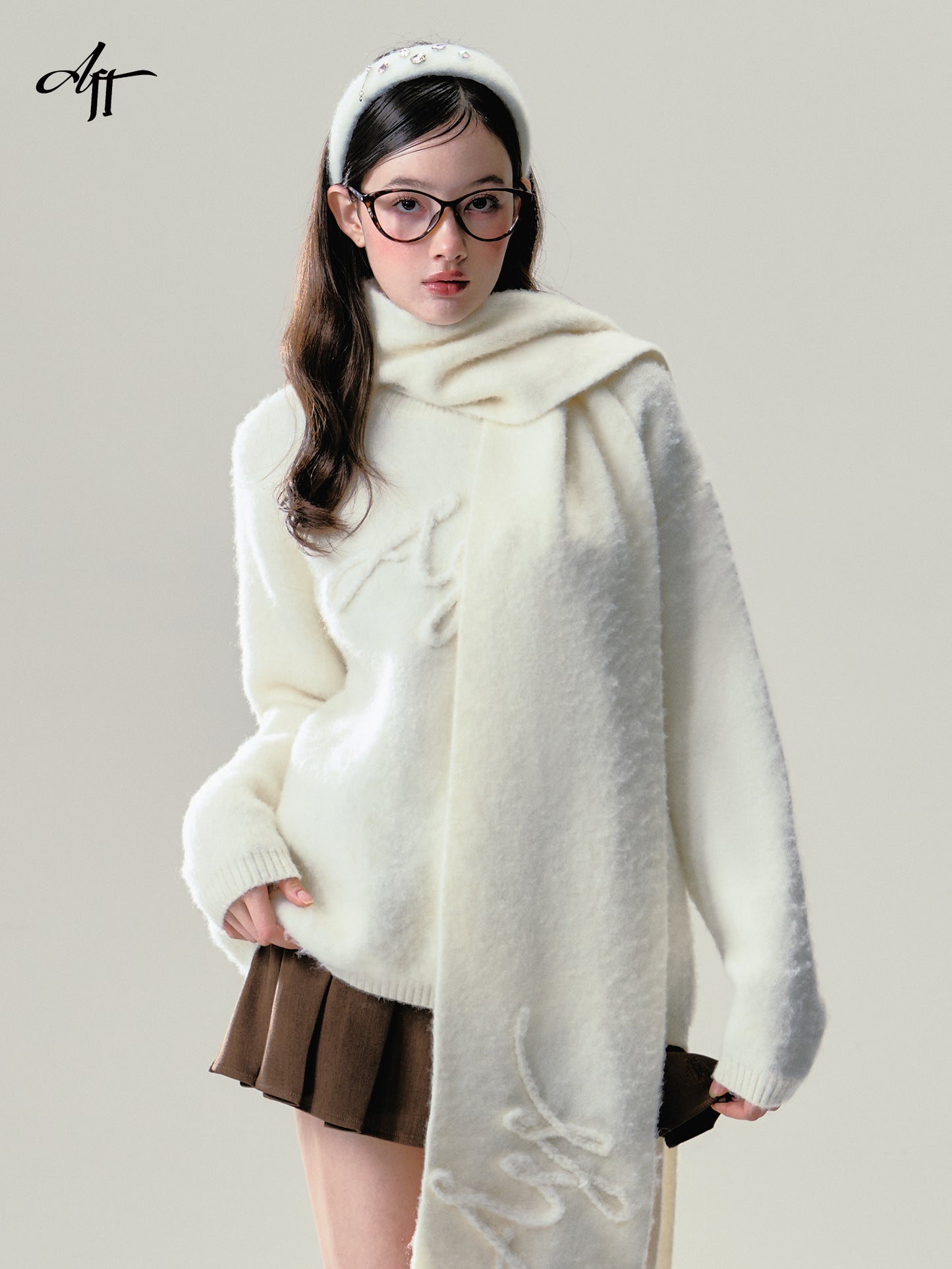 Logo wool blend knit pullover and long scarf