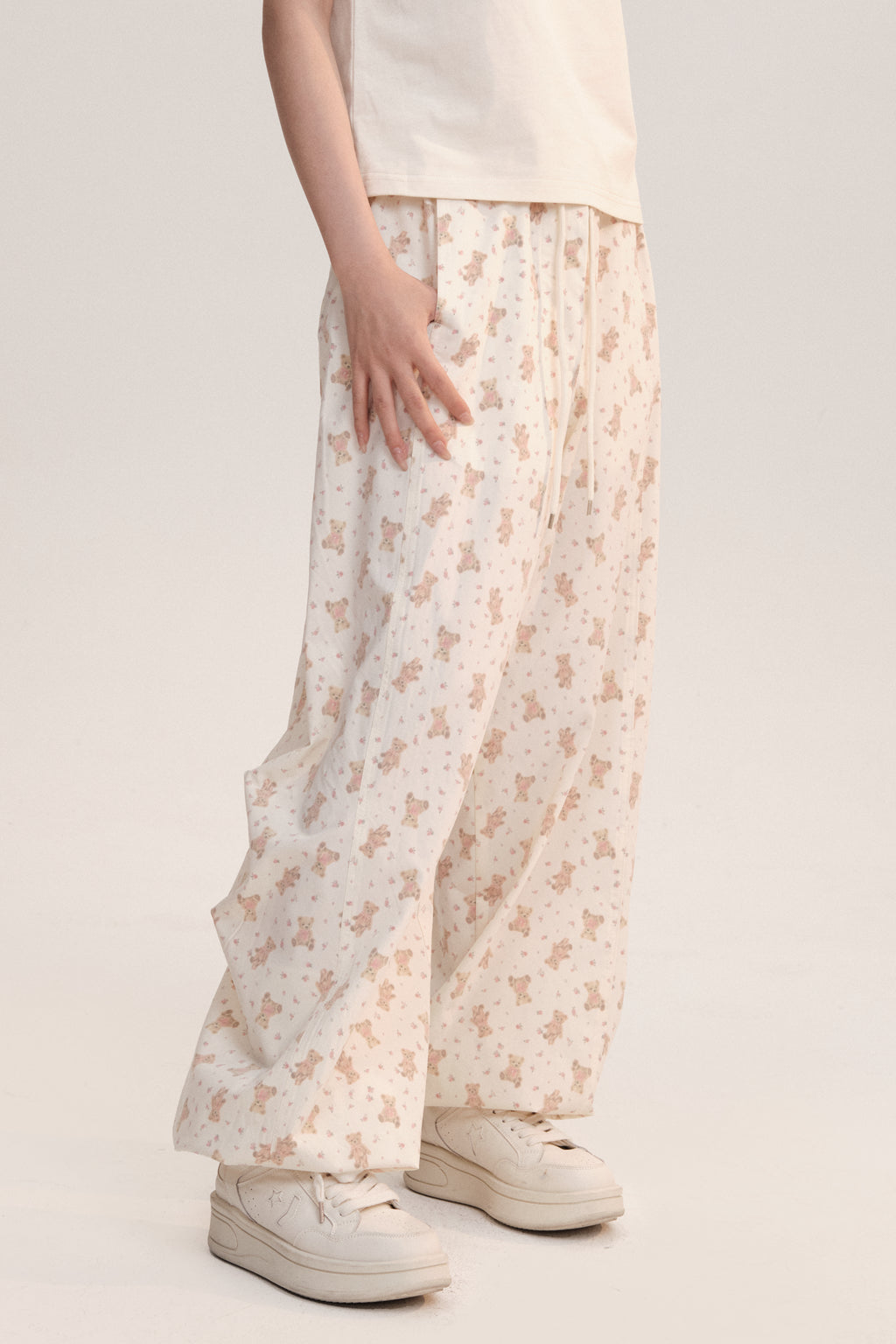 Drawstring Hem Floral Teddy Bear Print Pants