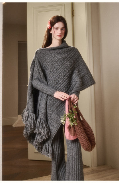 Oversized Skin-Friendly Cable Knit Shawl