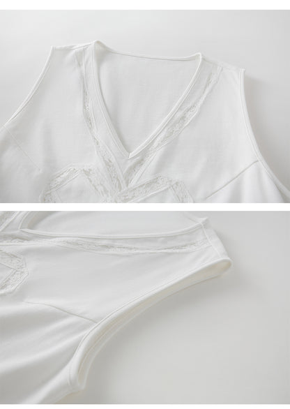 V-Neck Sleeveless Pleated Dress With Lace Ribbon