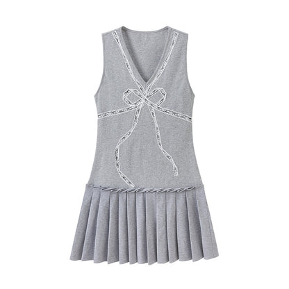 V-Neck Sleeveless Pleated Dress With Lace Ribbon