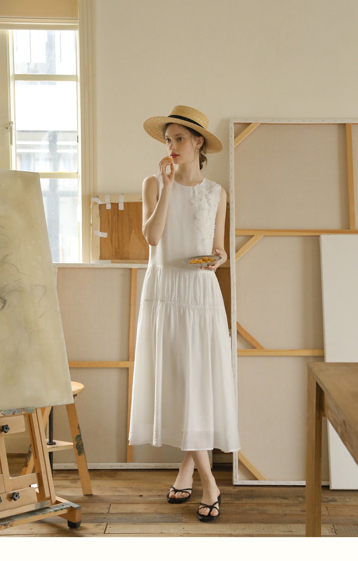 Sleeveless Dress With Floral Detail And Tiered Waist