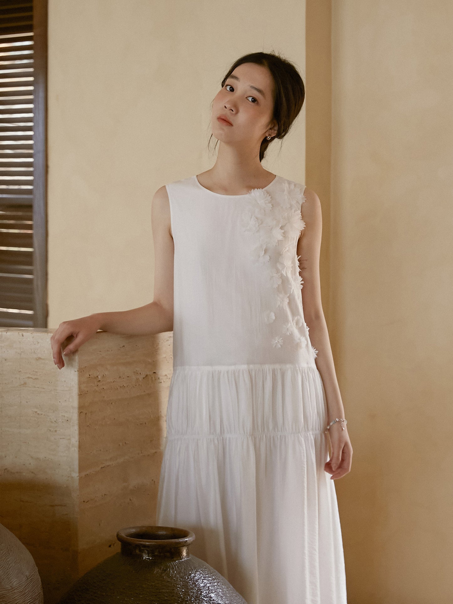 Sleeveless Dress With Floral Detail And Tiered Waist