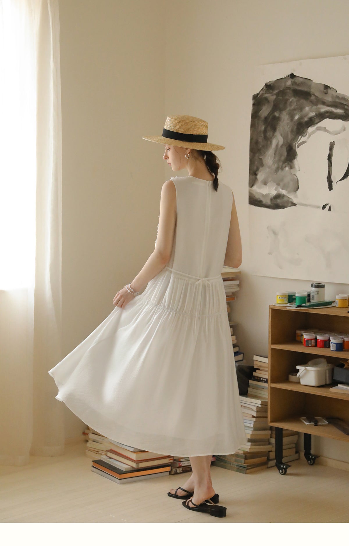 Sleeveless Dress With Floral Detail And Tiered Waist