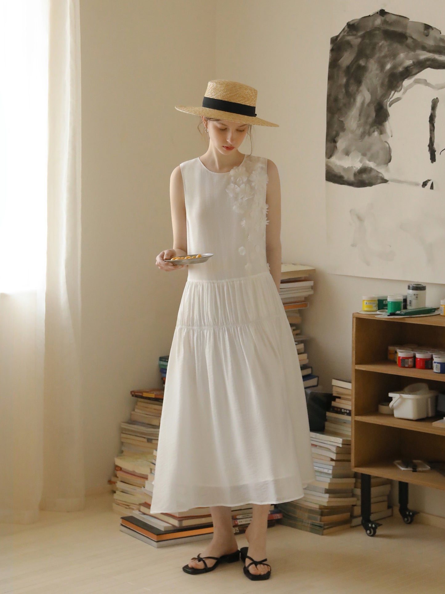 Sleeveless Dress With Floral Detail And Tiered Waist