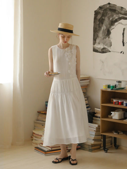 Sleeveless Dress With Floral Detail And Tiered Waist