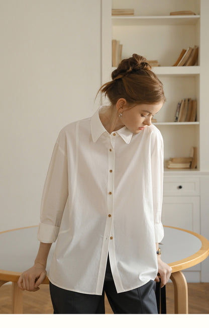 Clean-Cut Shirt With Contrast Buttons