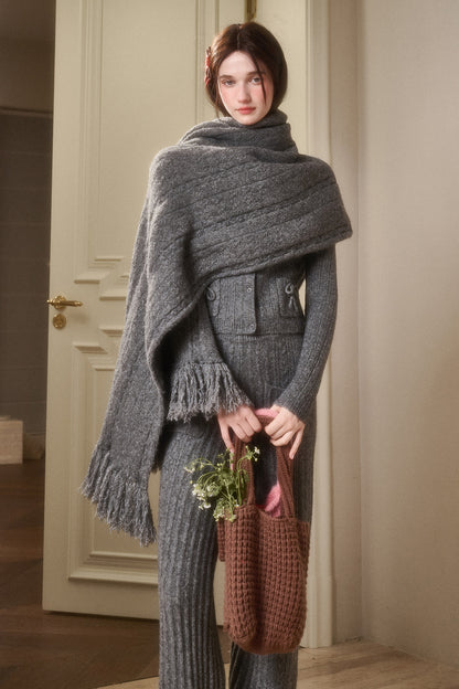 Oversized Skin-Friendly Cable Knit Shawl