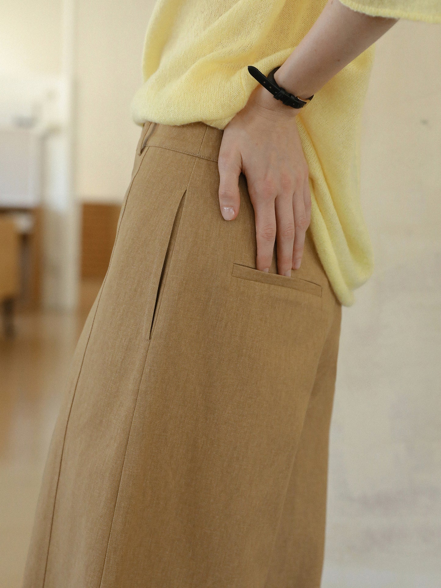 High Waist Curved Wide-Leg Pants