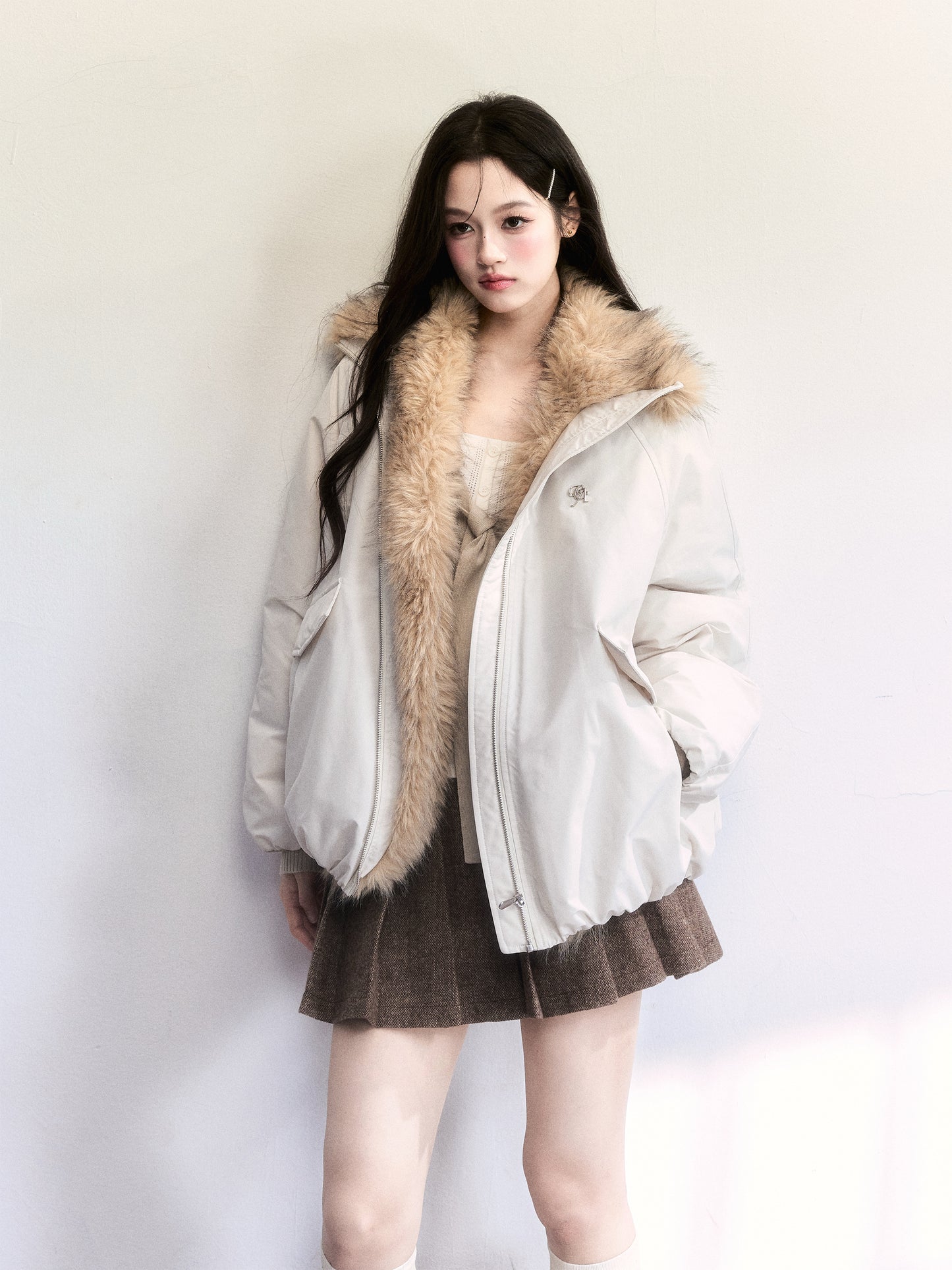 White Duck Down Puffer Jacket (90%) With Faux Fur Collar